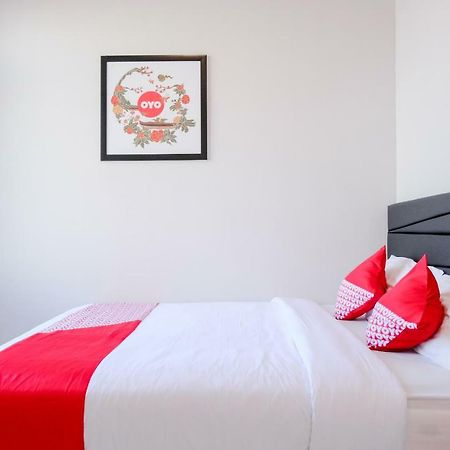 Super Oyo 995 Alice'S Homestay Syariah Джембер Екстер'єр фото