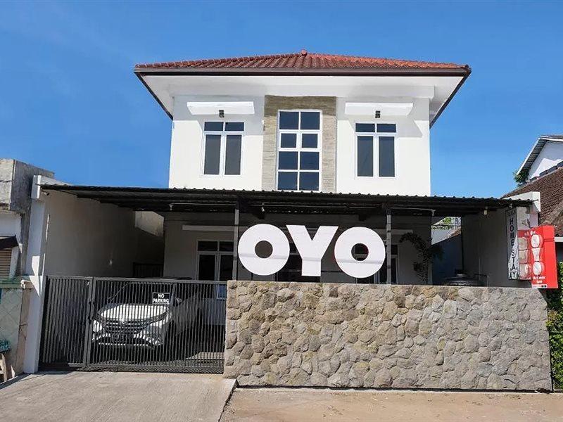 Super Oyo 995 Alice'S Homestay Syariah Джембер Екстер'єр фото