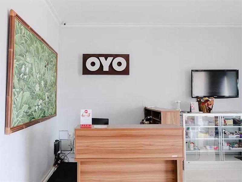 Super Oyo 995 Alice'S Homestay Syariah Джембер Екстер'єр фото