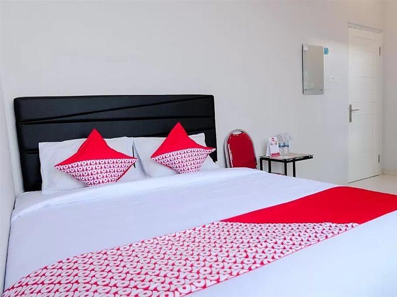 Super Oyo 995 Alice'S Homestay Syariah Джембер Екстер'єр фото