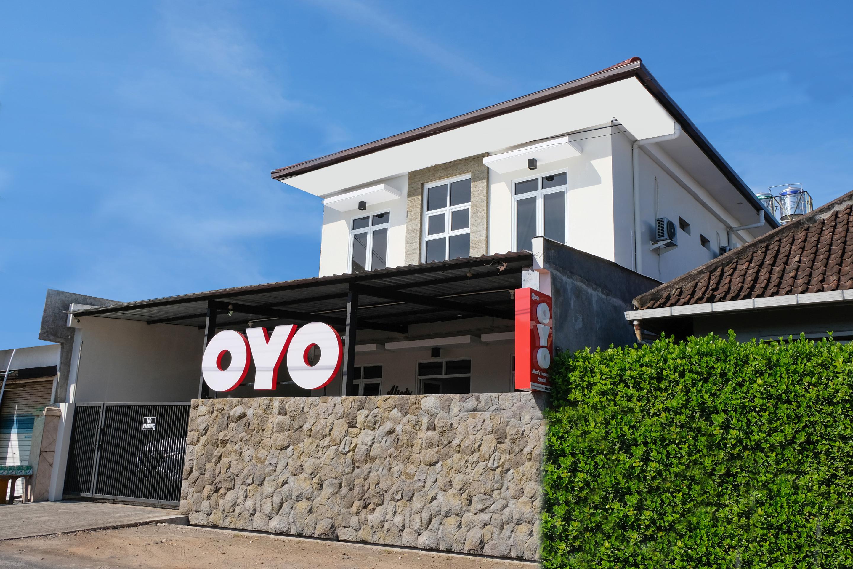 Super Oyo 995 Alice'S Homestay Syariah Джембер Екстер'єр фото